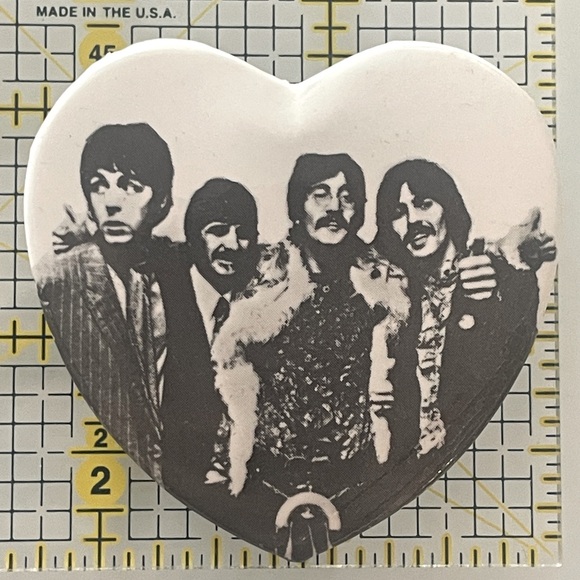 The Beatles Other - Vintage Beatles heart button